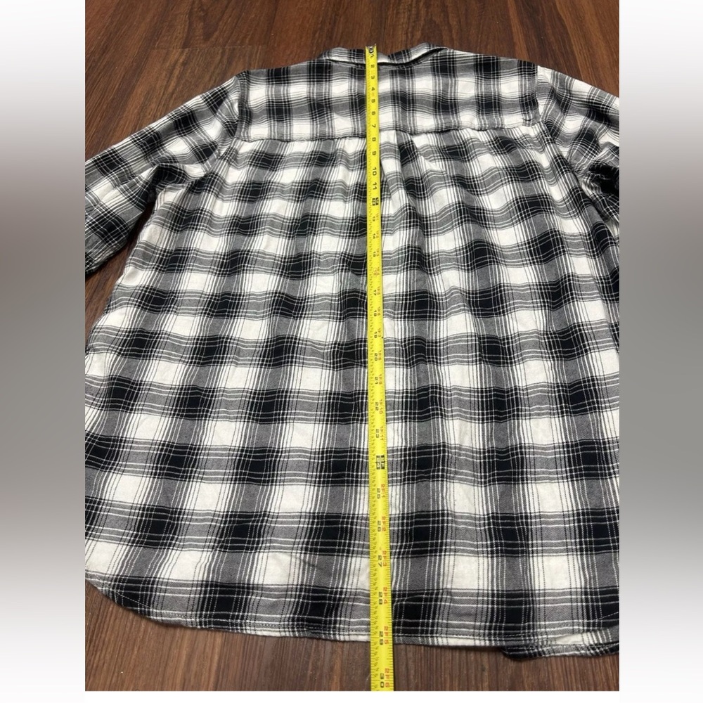 Levi's‎ Boyfriend Fit Button Front Shirt 1X Women’s Size Long Sleeve Black White - Picture 5 of 10